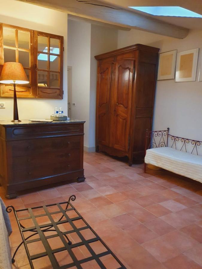 La Petite Hostellerie Юзес Екстер'єр фото