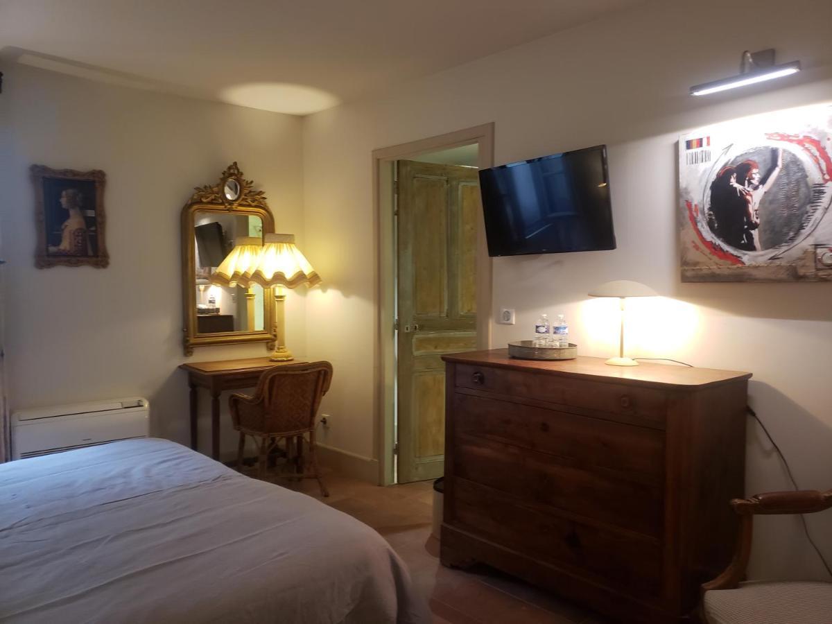 La Petite Hostellerie Юзес Екстер'єр фото