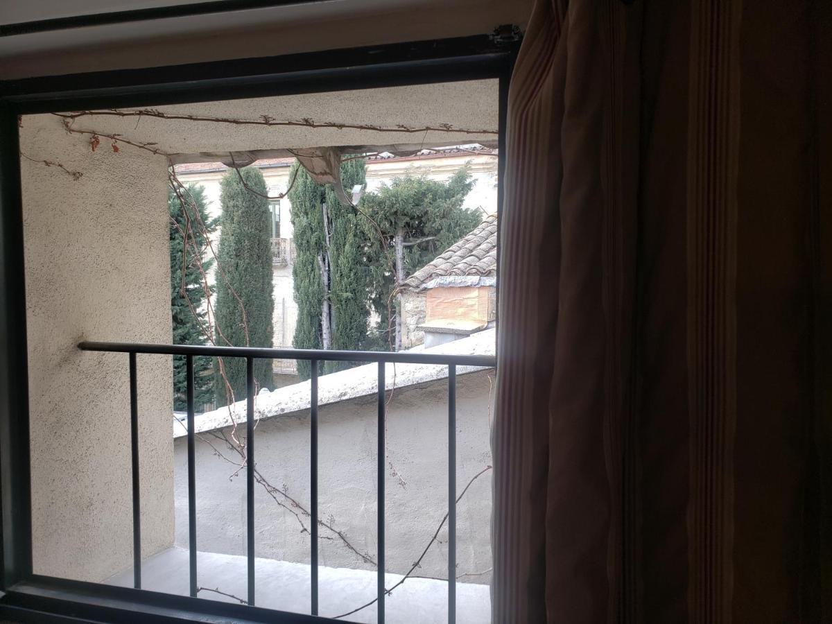 La Petite Hostellerie Юзес Екстер'єр фото